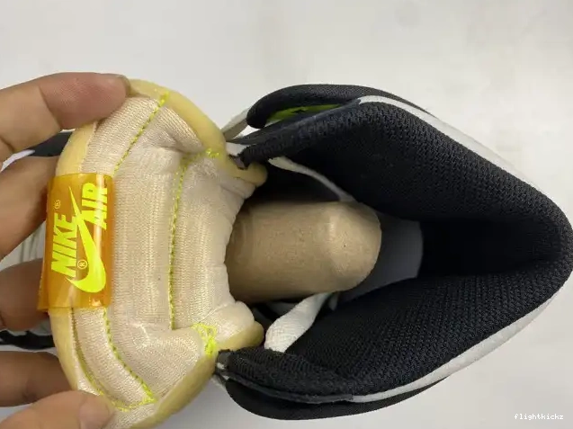 1 JORDAN RETRO 'VOLT AIR GOLD' OG HIGH 555088-118 0510